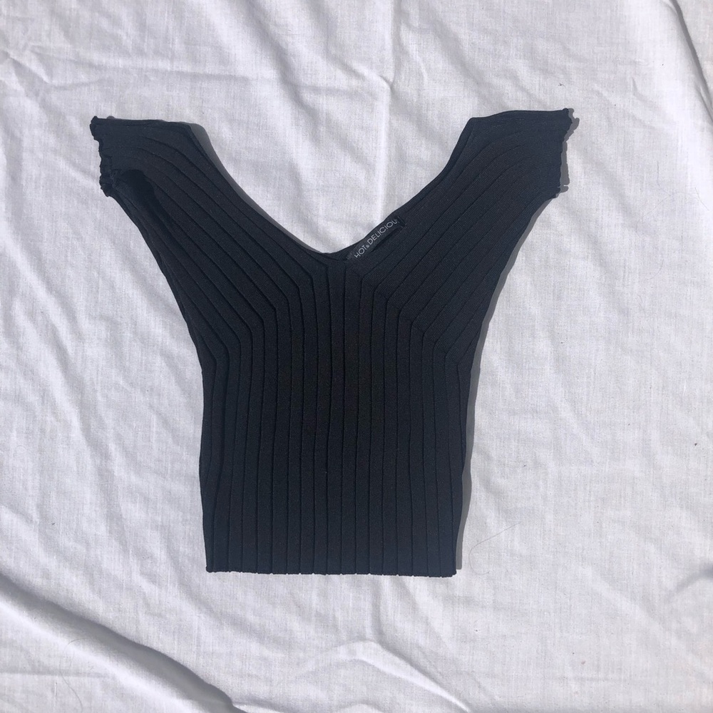 Hot & Delicious Black Ribbed V-Neck Crop